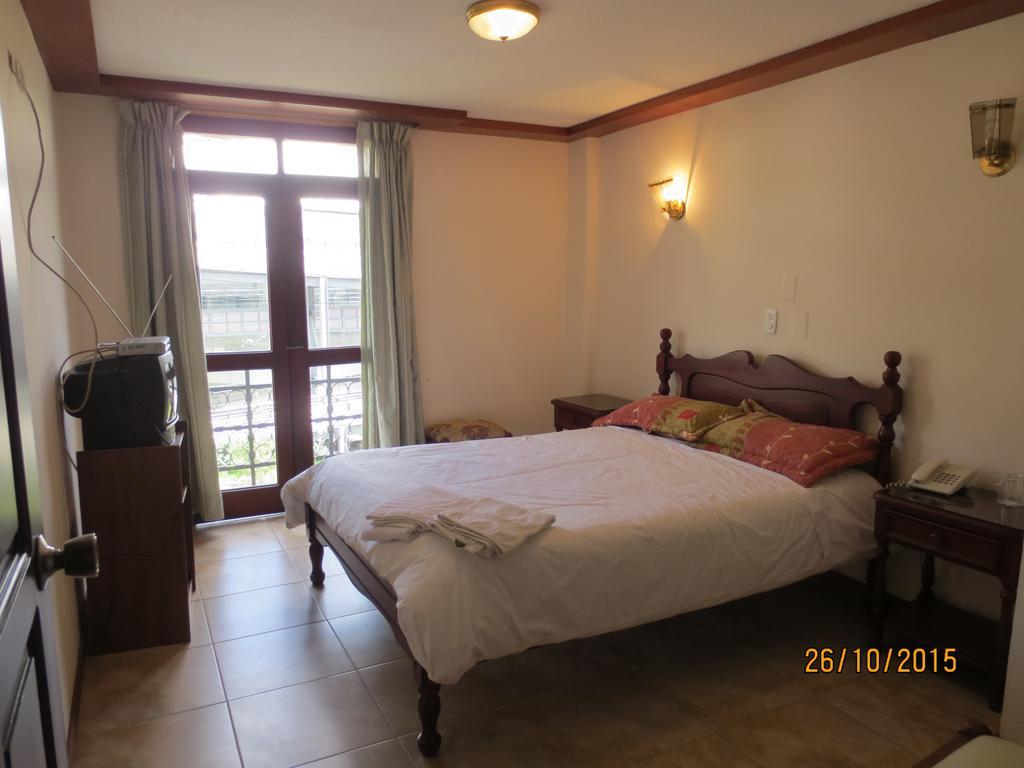 Hotel Cumanda Alfaro Szoba fotó