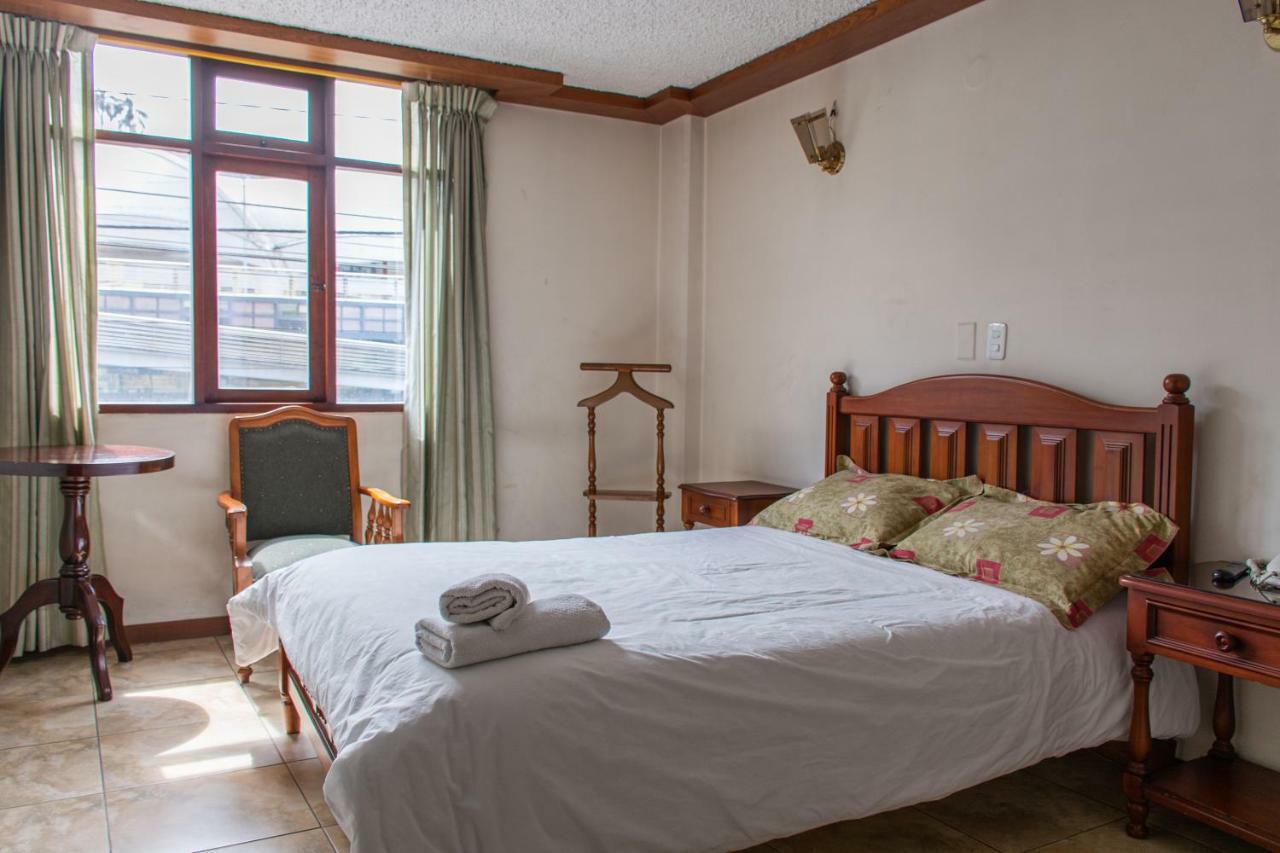 Hotel Cumanda Alfaro Kültér fotó