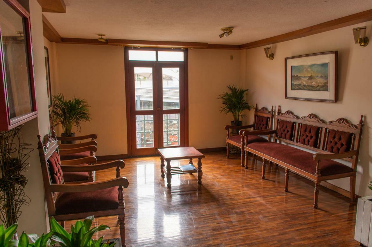 Hotel Cumanda Alfaro Kültér fotó