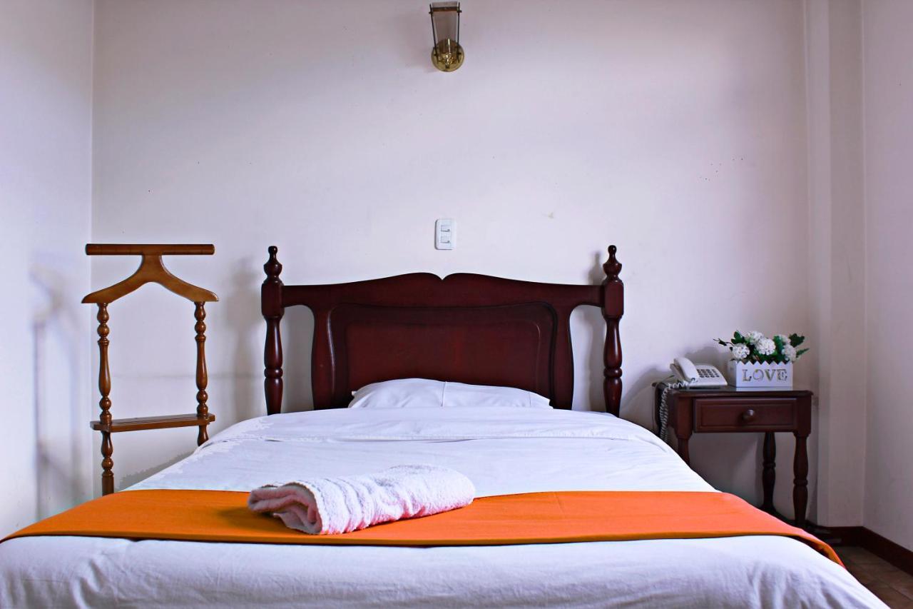 Hotel Cumanda Alfaro Kültér fotó