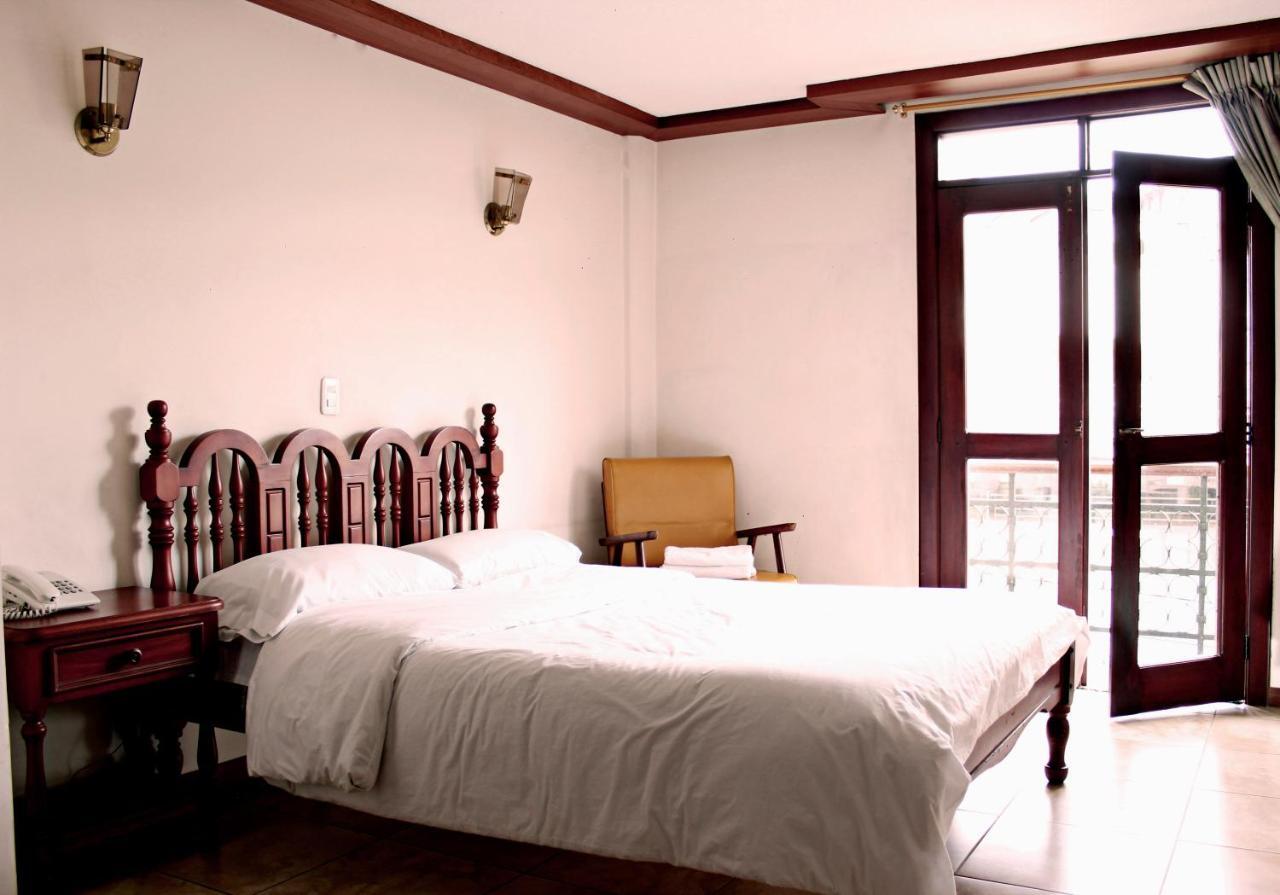 Hotel Cumanda Alfaro Kültér fotó